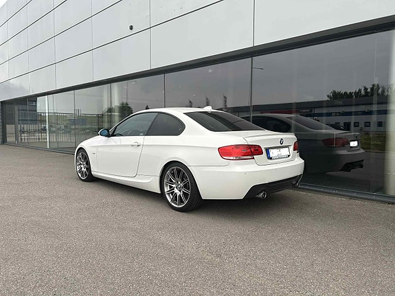 BMW 335d 3 of 5