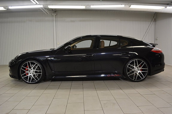 Porsche Panamera GTS 3 of 5