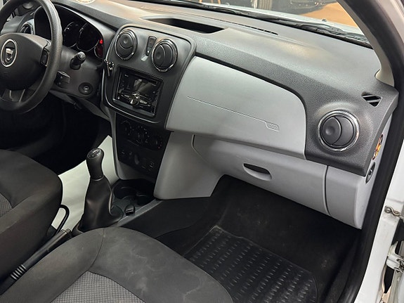 Dacia Sandero 8 of 15