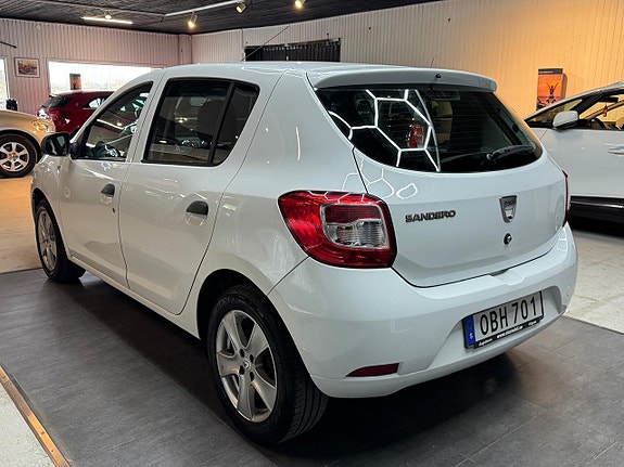Dacia Sandero 4 of 5