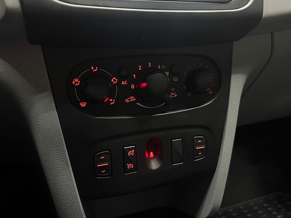 Dacia Sandero 11 of 15