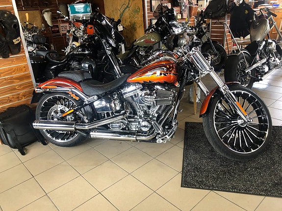 Harley-Davidson FXSBSE CVO Brakout 3 of 5