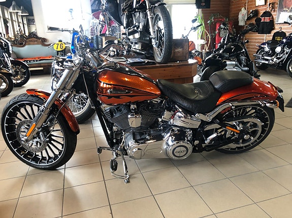 Harley-Davidson FXSBSE CVO Brakout 2 of 5