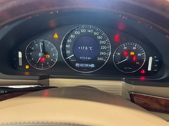 Mercedes-Benz E400 10 of 14