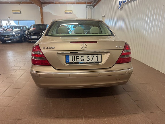 Mercedes-Benz E400 2 of 14