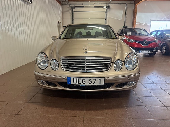 Mercedes-Benz E400 4 of 14