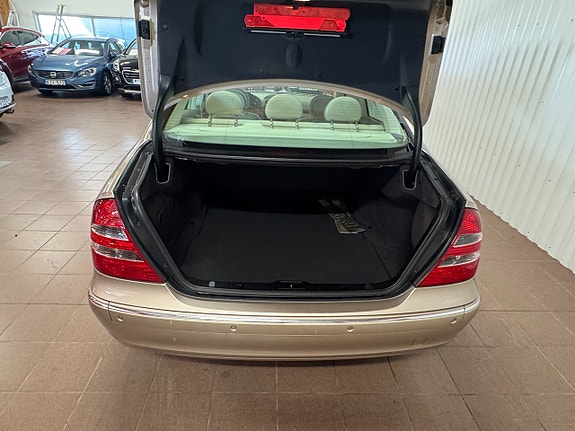 Mercedes-Benz E400 12 of 14