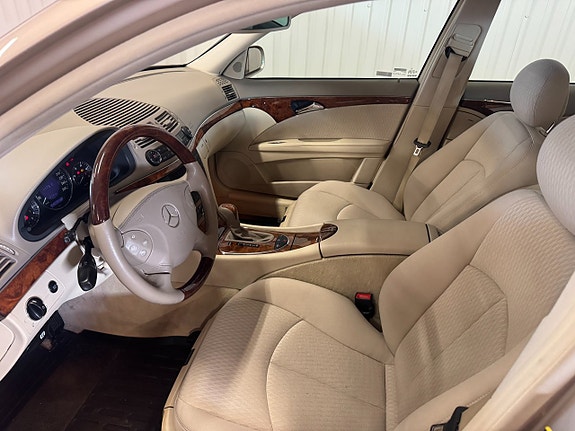 Mercedes-Benz E400 7 of 14
