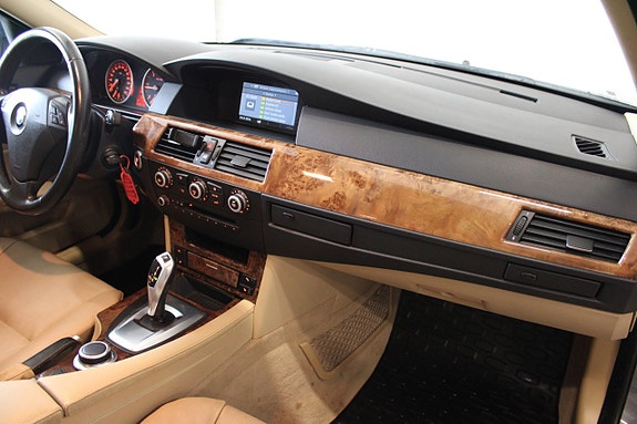 BMW 520d 12 of 16
