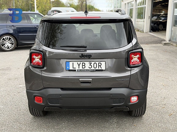 Jeep Renegade 5 of 5