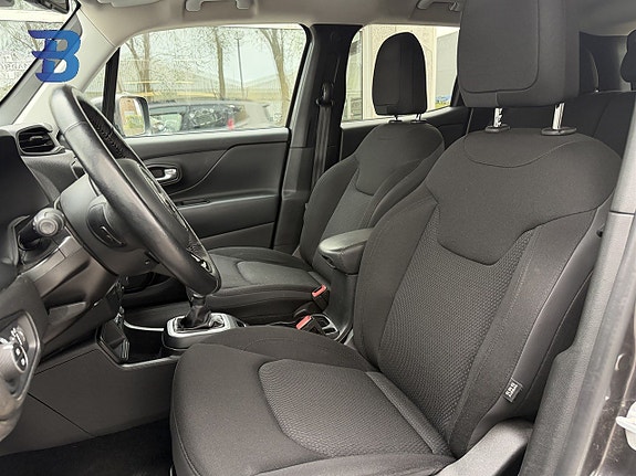 Jeep Renegade 10 of 16