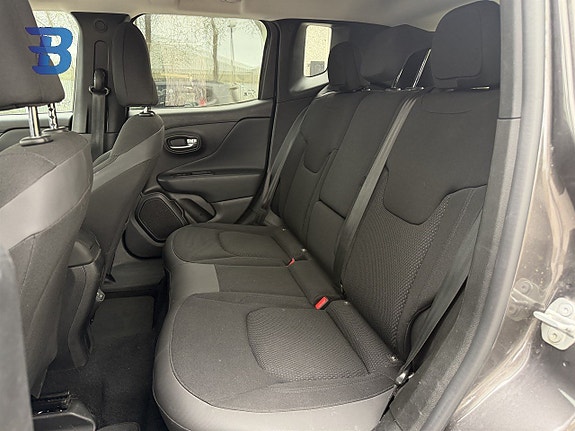 Jeep Renegade 11 of 16