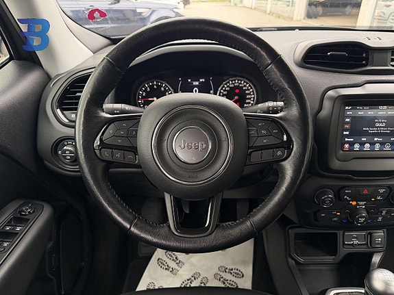 Jeep Renegade 13 of 16