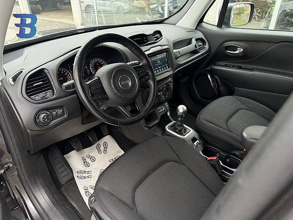 Jeep Renegade 8 of 16