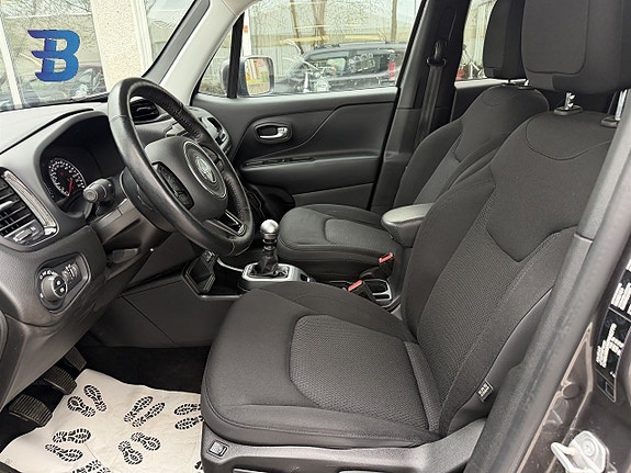 Jeep Renegade 9 of 16