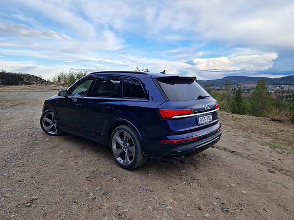 Audi Q7 3 of 5