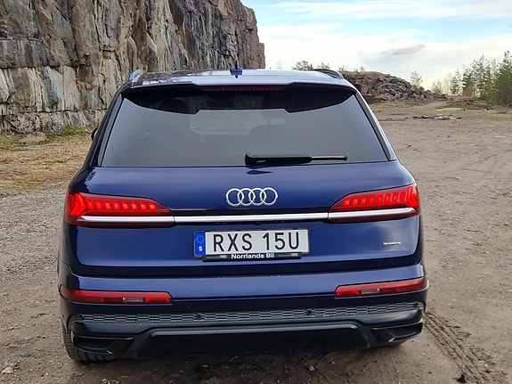 Audi Q7 4 of 5