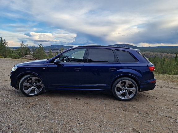 Audi Q7 2 of 5