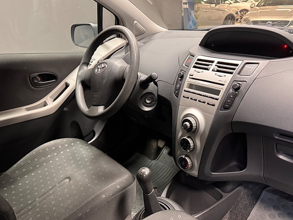 Toyota Yaris 8 of 8