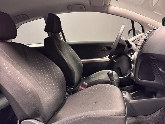Toyota Yaris 7 of 8