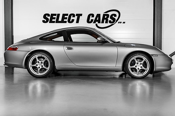 Porsche 911 Carrera 3 of 5