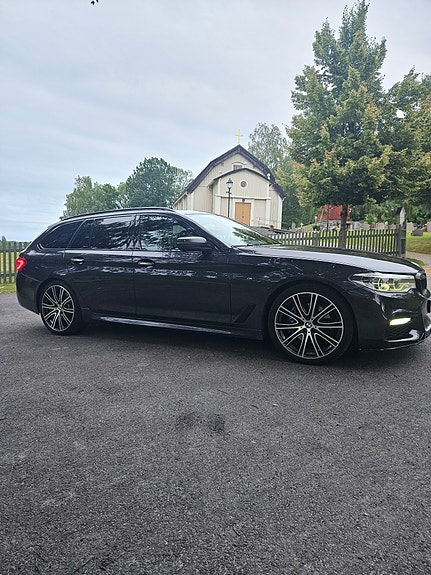 BMW 530d 2 of 5