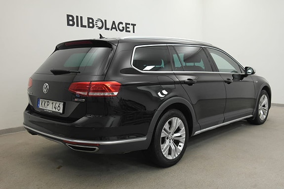 Volkswagen Passat Alltrack 2 of 5