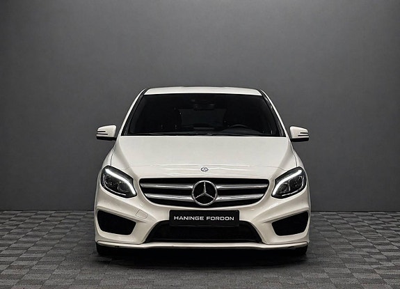 Mercedes-Benz B200 2 of 5
