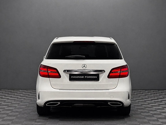 Mercedes-Benz B200 5 of 5
