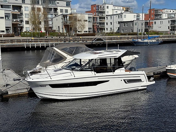 jEANNEAU 895 MF -19. Yamaha 350hk. Svensksåld