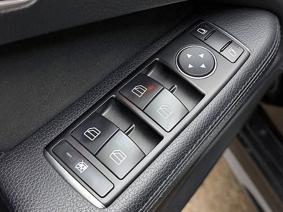 Mercedes-Benz E250 30 of 30