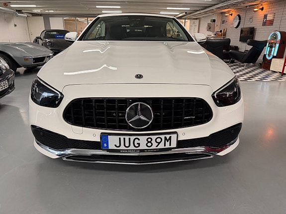 Mercedes-Benz E220 4 of 5