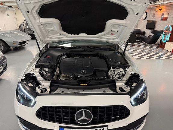 Mercedes-Benz E220 5 of 5