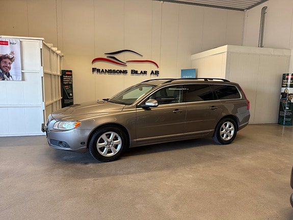 Volvo V70 4 of 5
