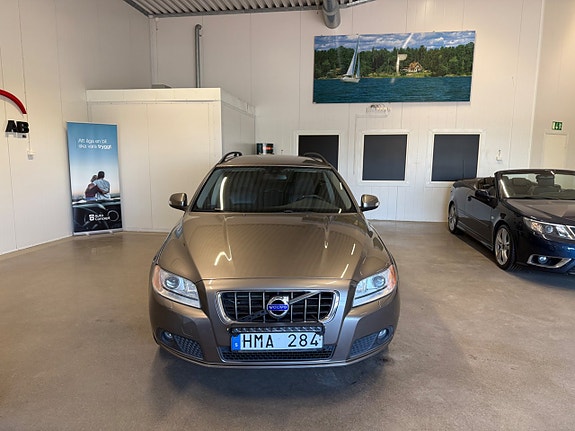 Volvo V70 3 of 5
