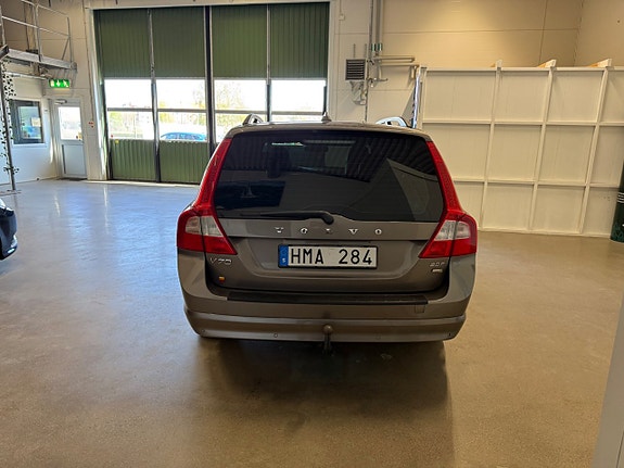 Volvo V70 2 of 5