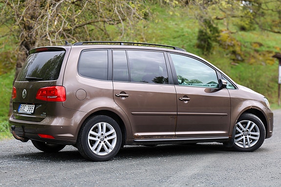 Volkswagen Touran 2 of 5