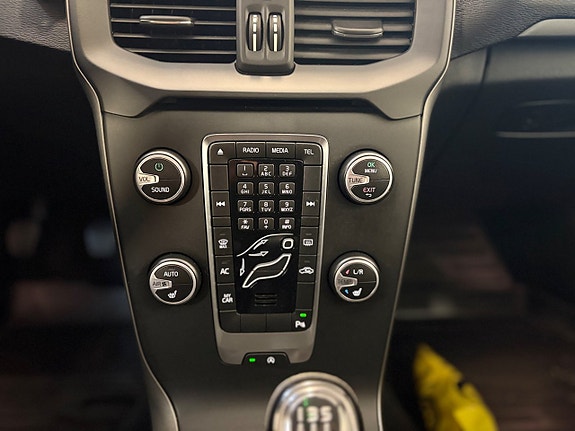 Volvo V40 14 of 24