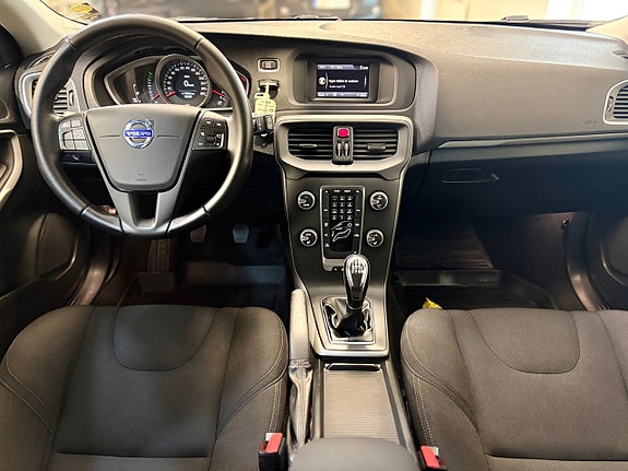 Volvo V40 10 of 24