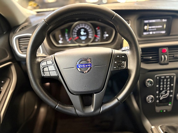 Volvo V40 12 of 24