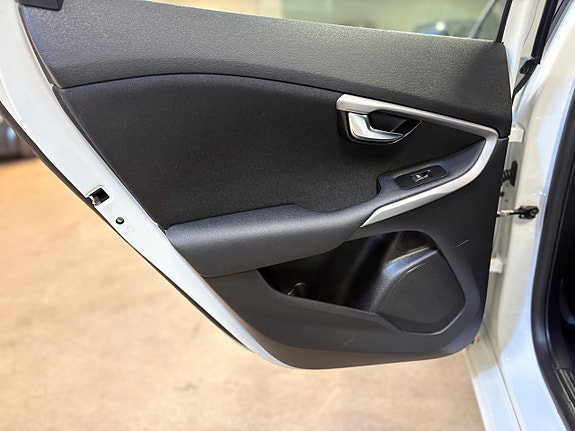 Volvo V40 18 of 24