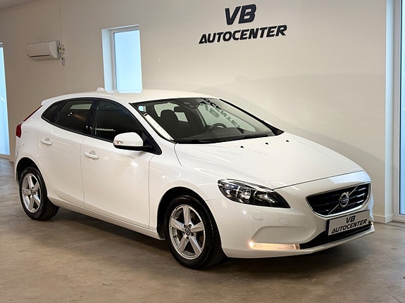 Volvo V40 8 of 24