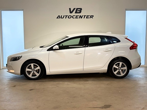 Volvo V40 3 of 24