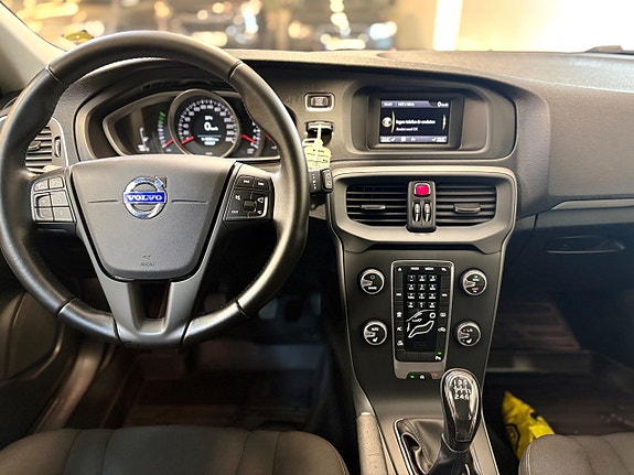 Volvo V40 11 of 24