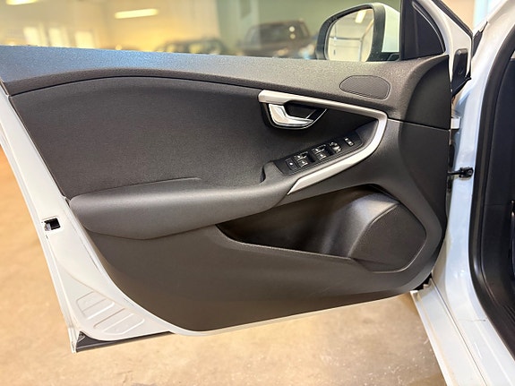 Volvo V40 17 of 24