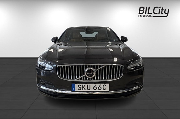 Volvo S90 2 of 5