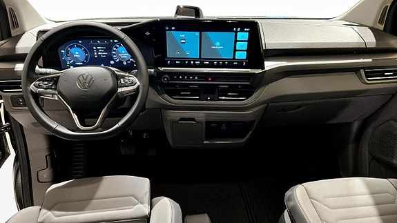 Volkswagen Caravelle 10 of 13
