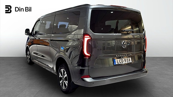 Volkswagen Caravelle 3 of 5
