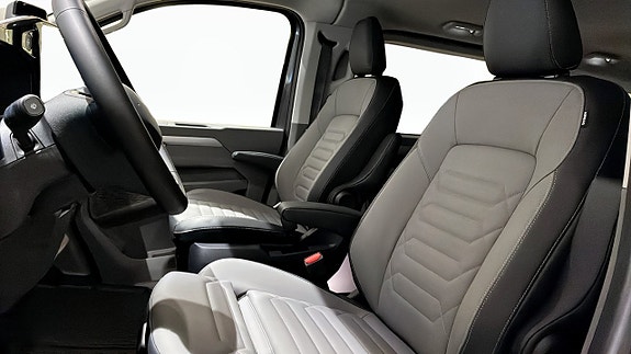 Volkswagen Caravelle 8 of 13