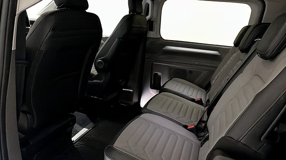 Volkswagen Caravelle 11 of 13